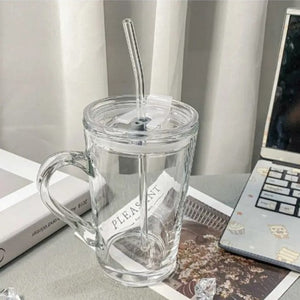 แก้วน้ำมีหูหิ้วสำหรับสะสม สไตล์ดี ถ้วยกาแฟพร้อมหลอด ความจุขนาดใหญ่ พร้อมฝาปิด เหมาะสำหรับการใช้งาน